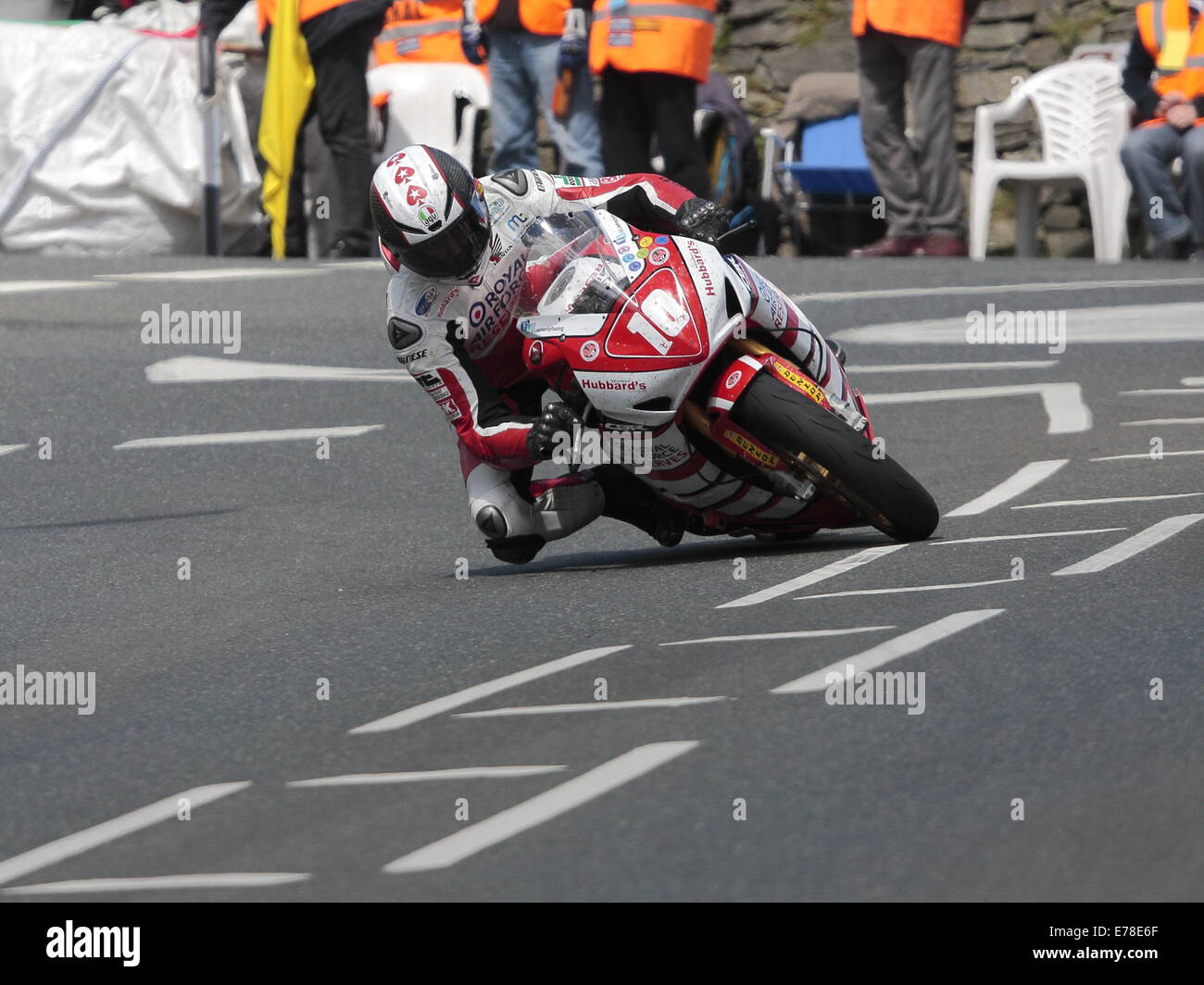 Manx Fahrer Conor Cummins, auf seine RAF Reserven Racing superstock Honda während der 2014 Isle Of Man TT. Stockfoto