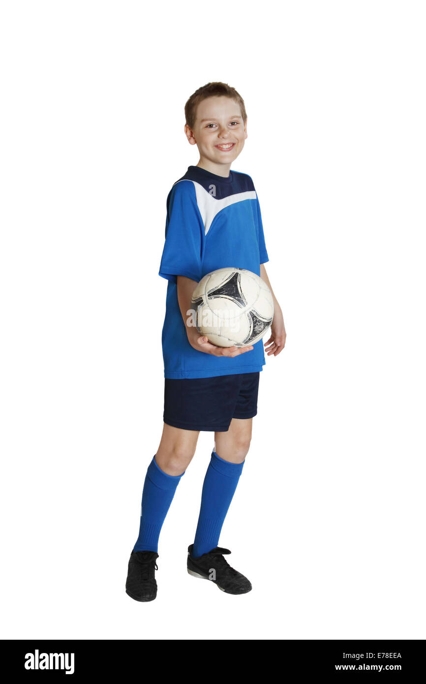 Lächelnde junge im Sport tragen mit dem Fußball in der Hand, isoliert auf weiss Stockfoto