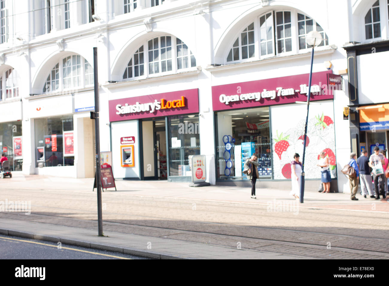 Kleiner Supermarkt Sainsbury auf High Street in Sheffield South Yorkshire UK Stockfoto