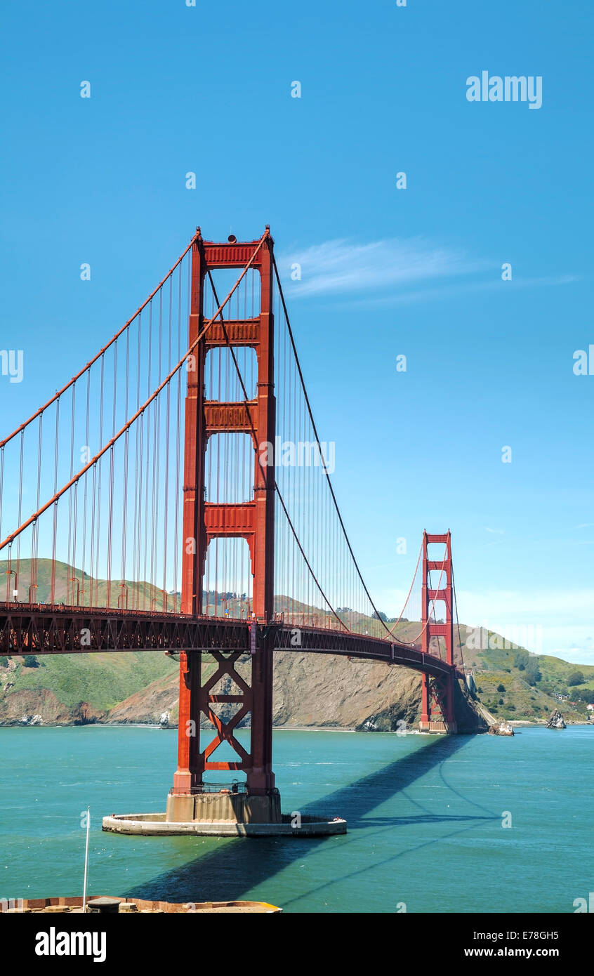 Berühmte Golden Gate Bridge in San Francisco an einem sonnigen Tag Stockfoto