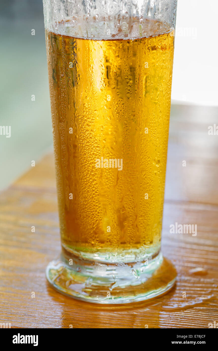 beschlagen von Glas kaltes Getränk, Nahaufnahme Stockfoto