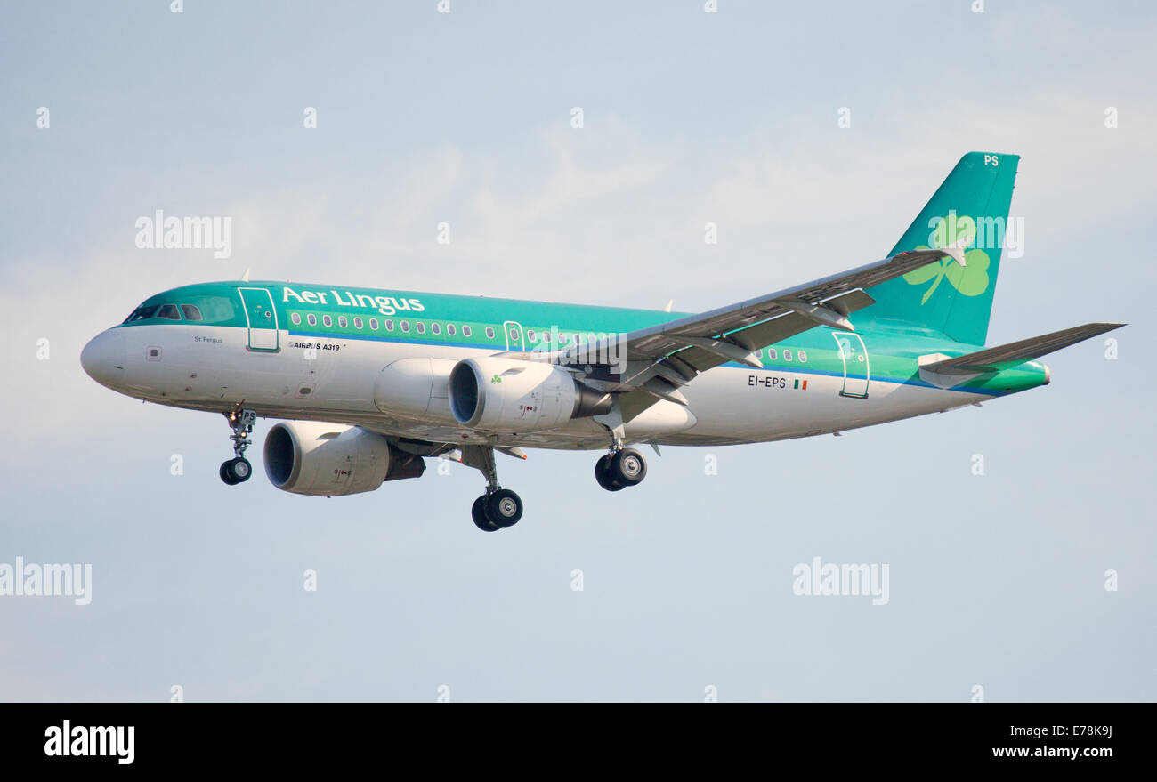 Aer Lingus Airbus A319 EI-EPS in Land kommen am Flughafen London-Heathrow" des linksseitigen Reversierhebels Stockfoto