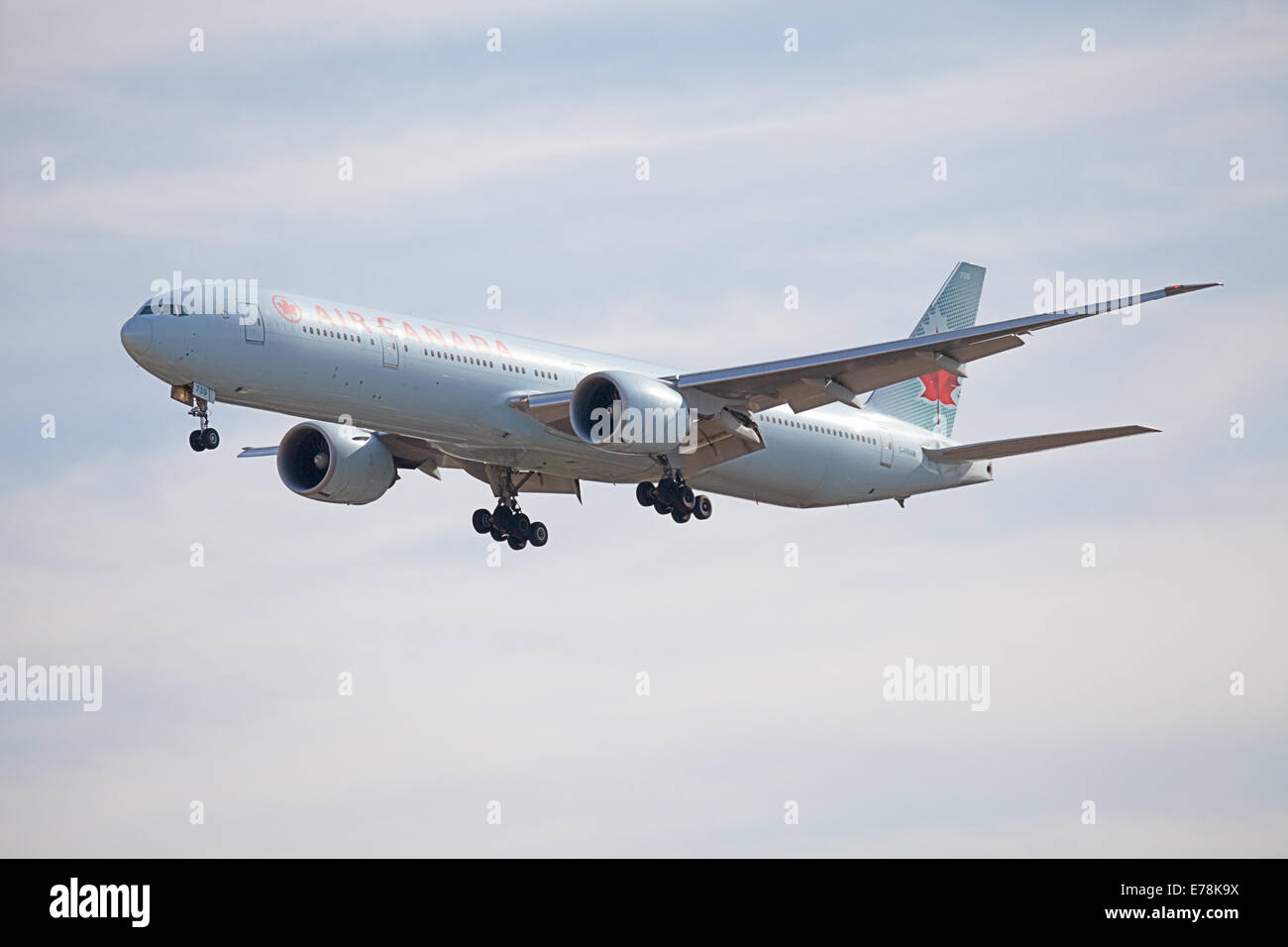 Air Canada Boeing 777 C-FRAM ins Land kommen am Flughafen London-Heathrow LHR Stockfoto