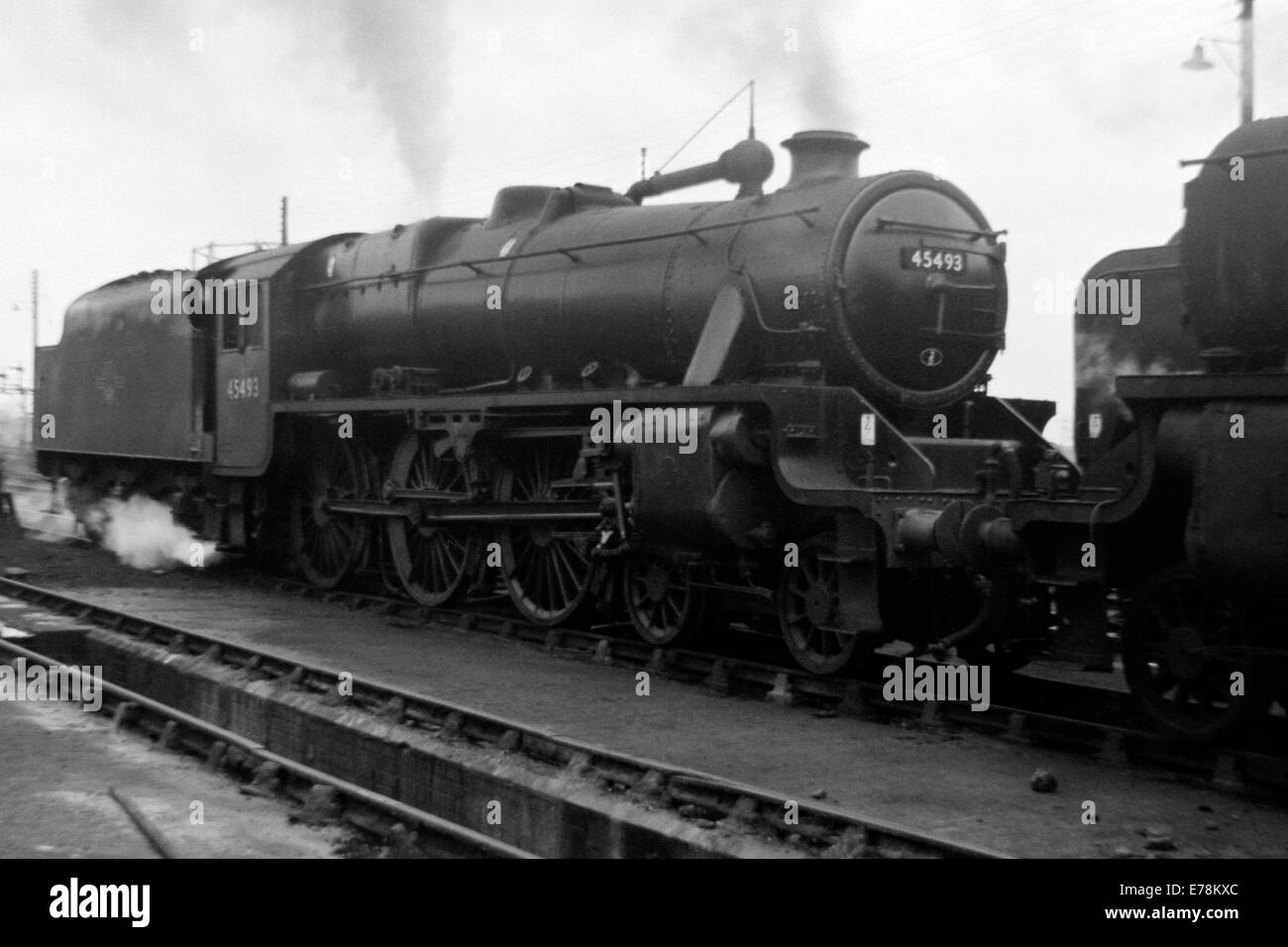 Original Dampfzug schwarz 5 45493 auf britischen Eisenbahnen in den 1960er Jahren tätig Stockfoto