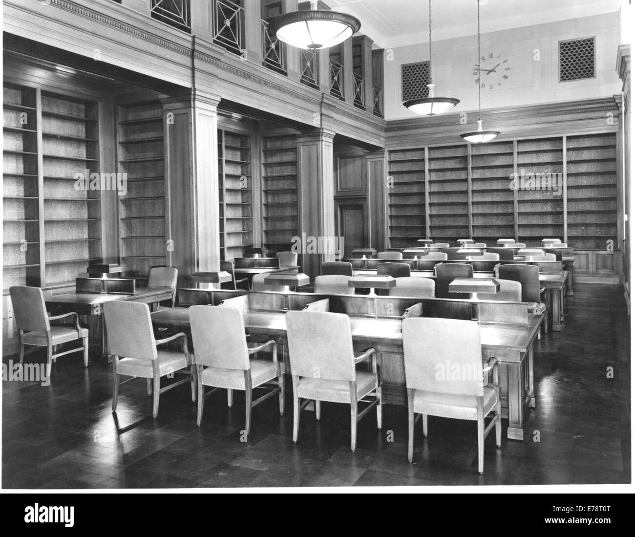 Foto von West-Suche-Saal mit leeren Bibliothek Regale Stockfoto