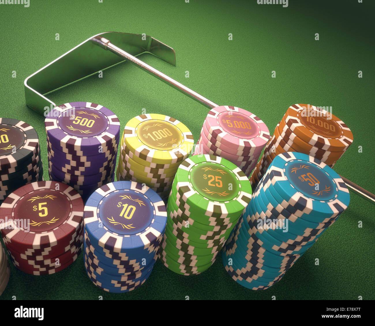 Bunte Chips am grünen Tisch. Konzept der Casino- und Glücksspiel. Clipping-Pfad auf den Chips. Stockfoto