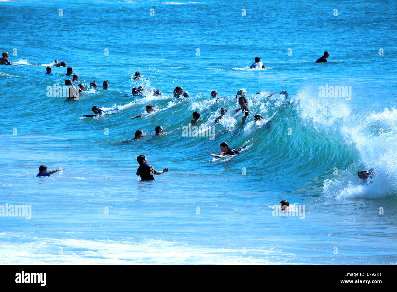 Surfer genießen die Wellen an der Gold Coast in Australien Stockfoto