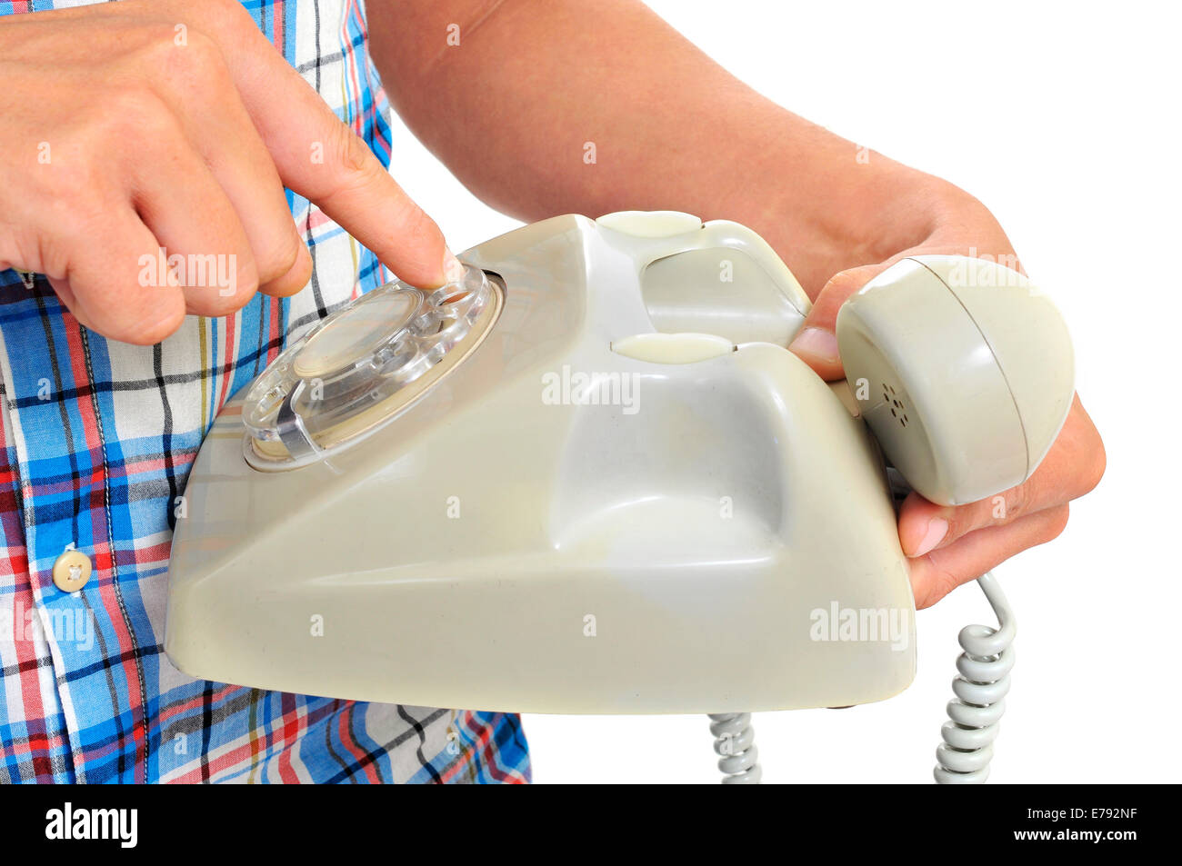 Detail eines jungen Mannes in einer Wählscheibe Telefon einwählen Stockfoto Detail eines jungen Mannes in einer Wählscheibe Telefon einwählen Stockfoto