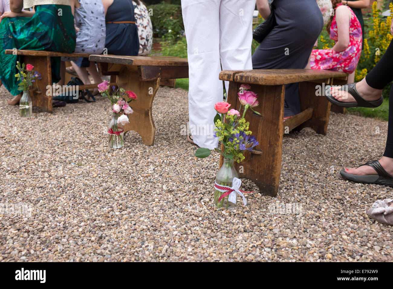 Flower Arrangement Hochzeit im freien Strauß Flasche Stockfoto