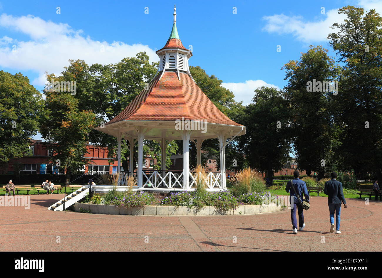 Der Musikpavillon im Chapelfield Gärten, Norwich, Norfolk, England. Stockfoto