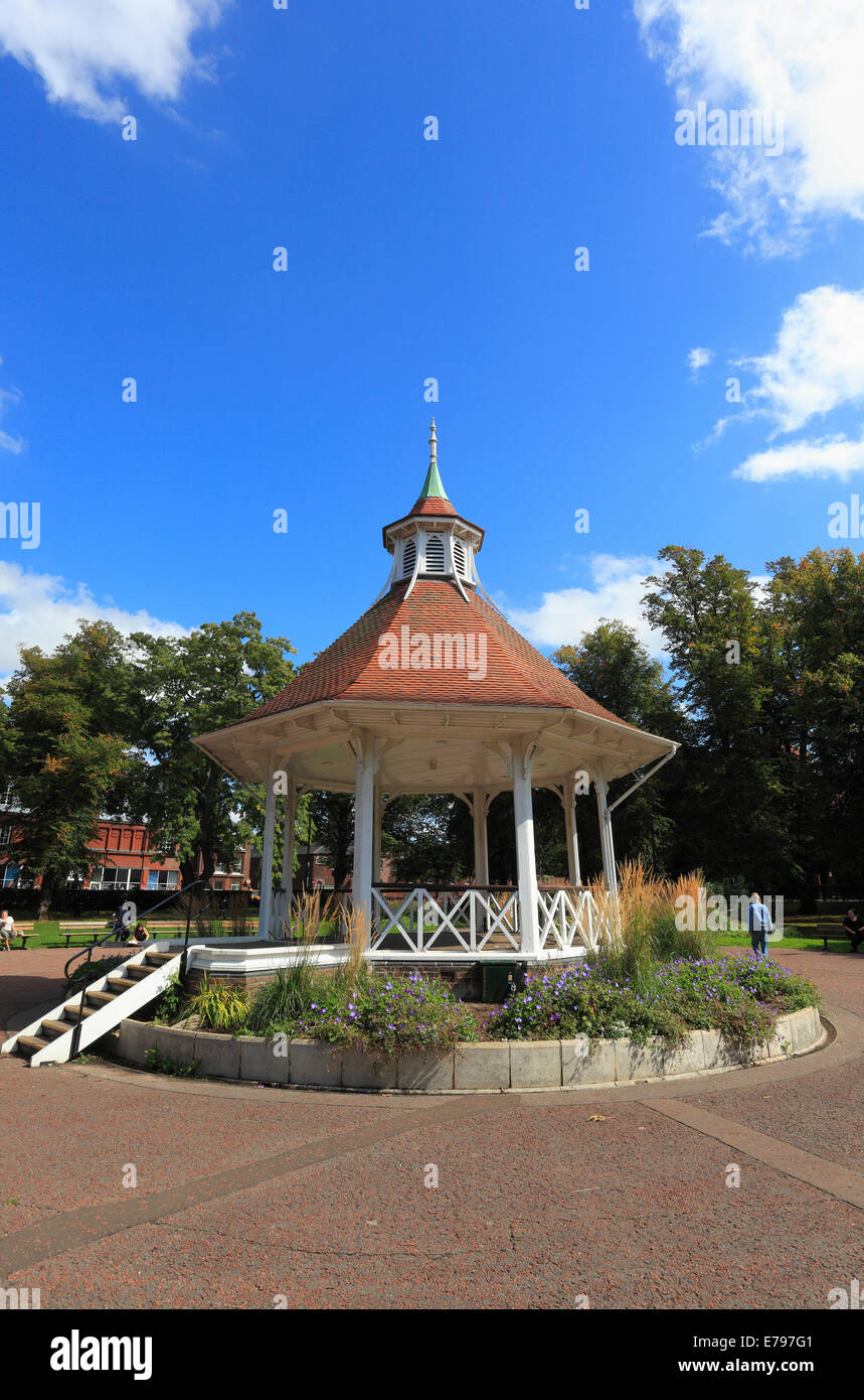 Der Musikpavillon im Chapelfield Gärten, Norwich, Norfolk, England. Stockfoto