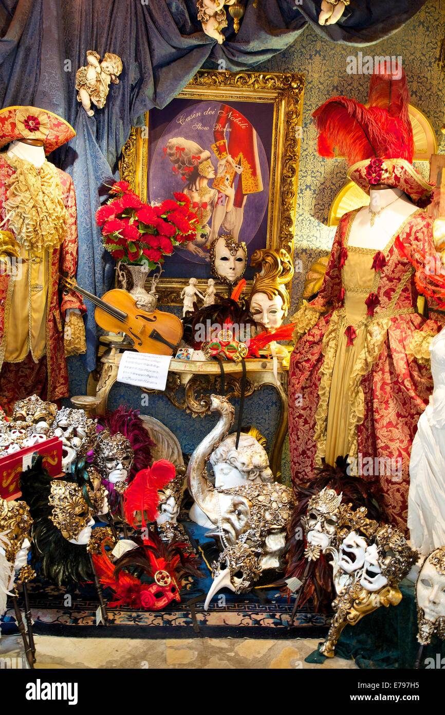 Geschäft mit venezianischen Masken und Kostümen, Venedig, Italien, Europa Stockfoto