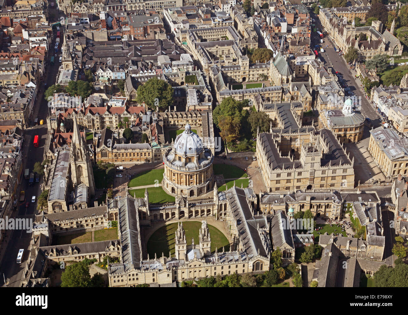 Luftaufnahme des Stadtzentrums von Oxford mit Universitätshochschulen und der Radcliffe Camera & Bodleian Library prominent Stockfoto