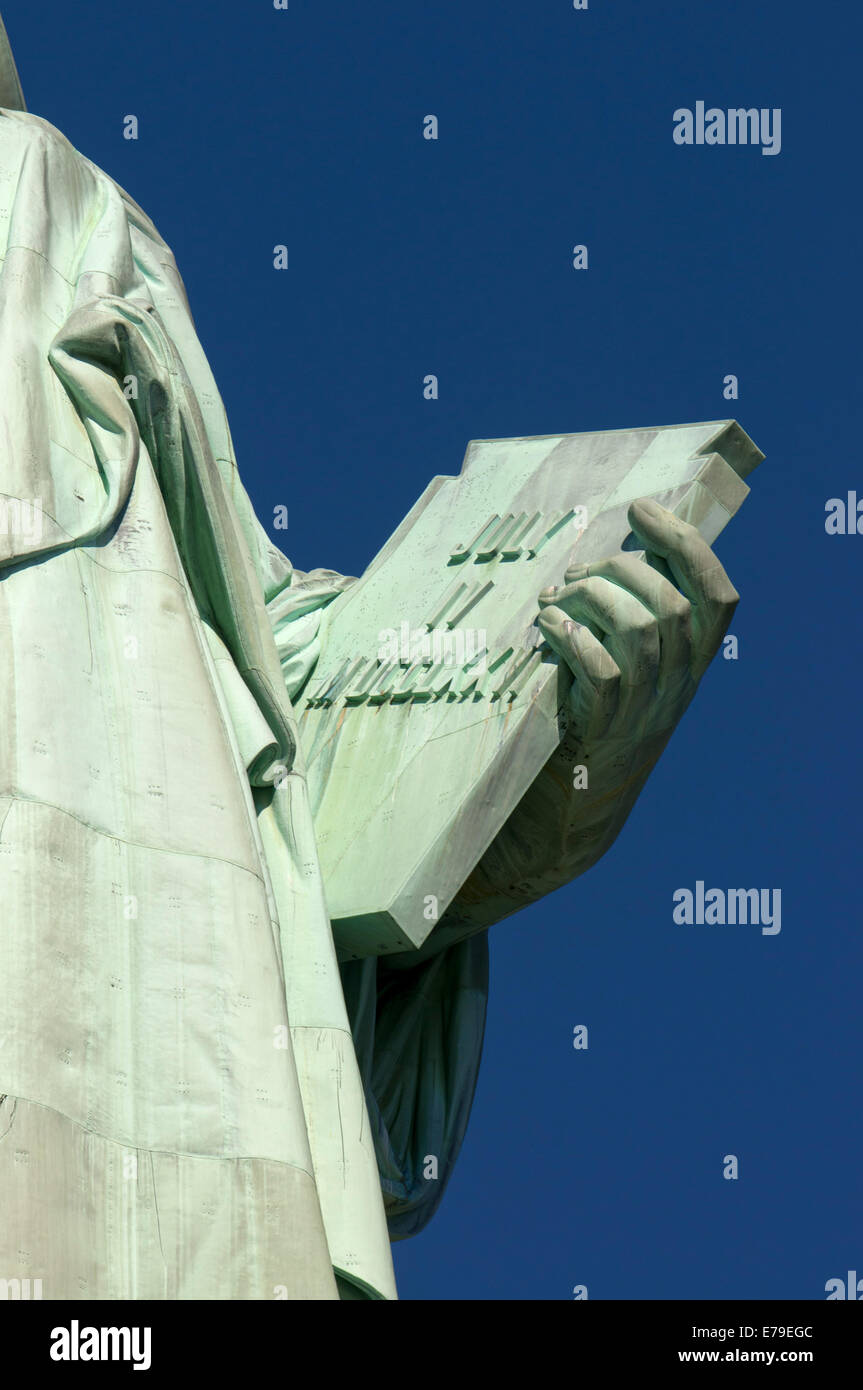 Statue of liberty hand Fotos und Bildmaterial in hoher Auflösung