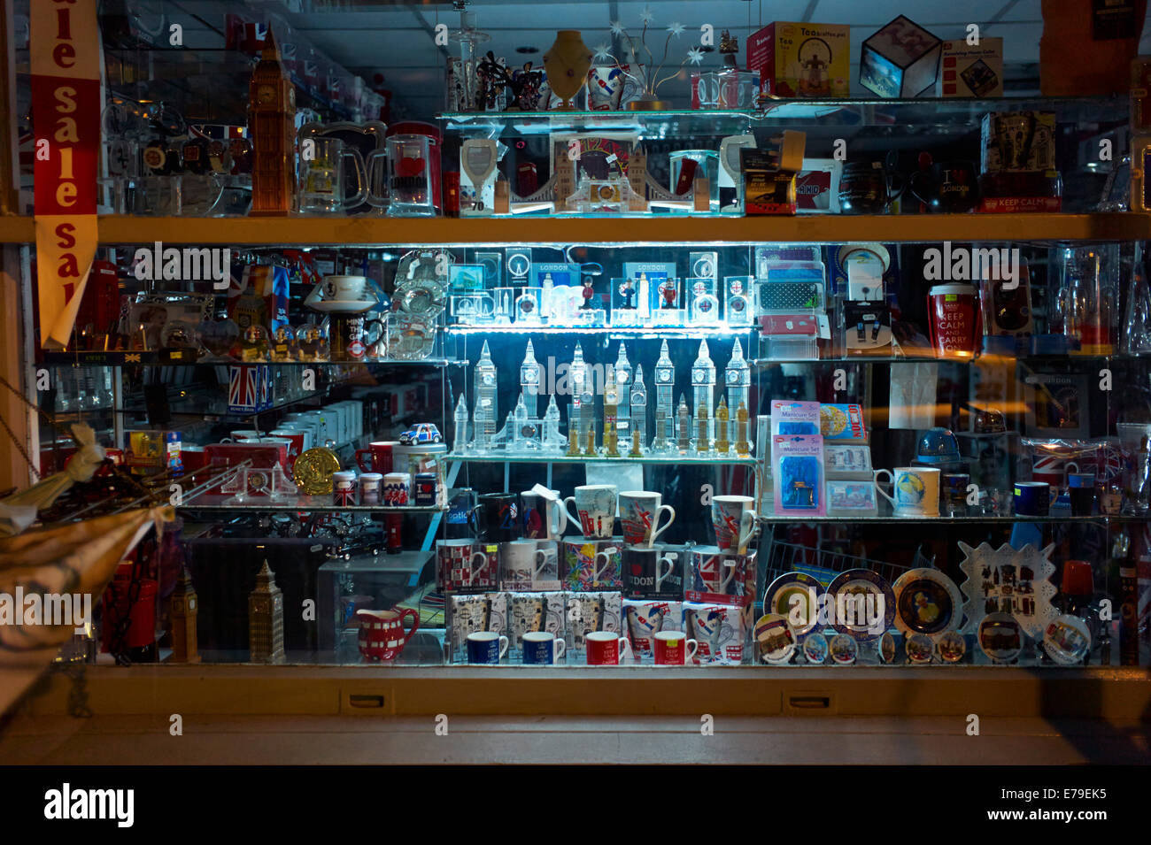London-Geschenk-Shop in der Nacht Stockfoto
