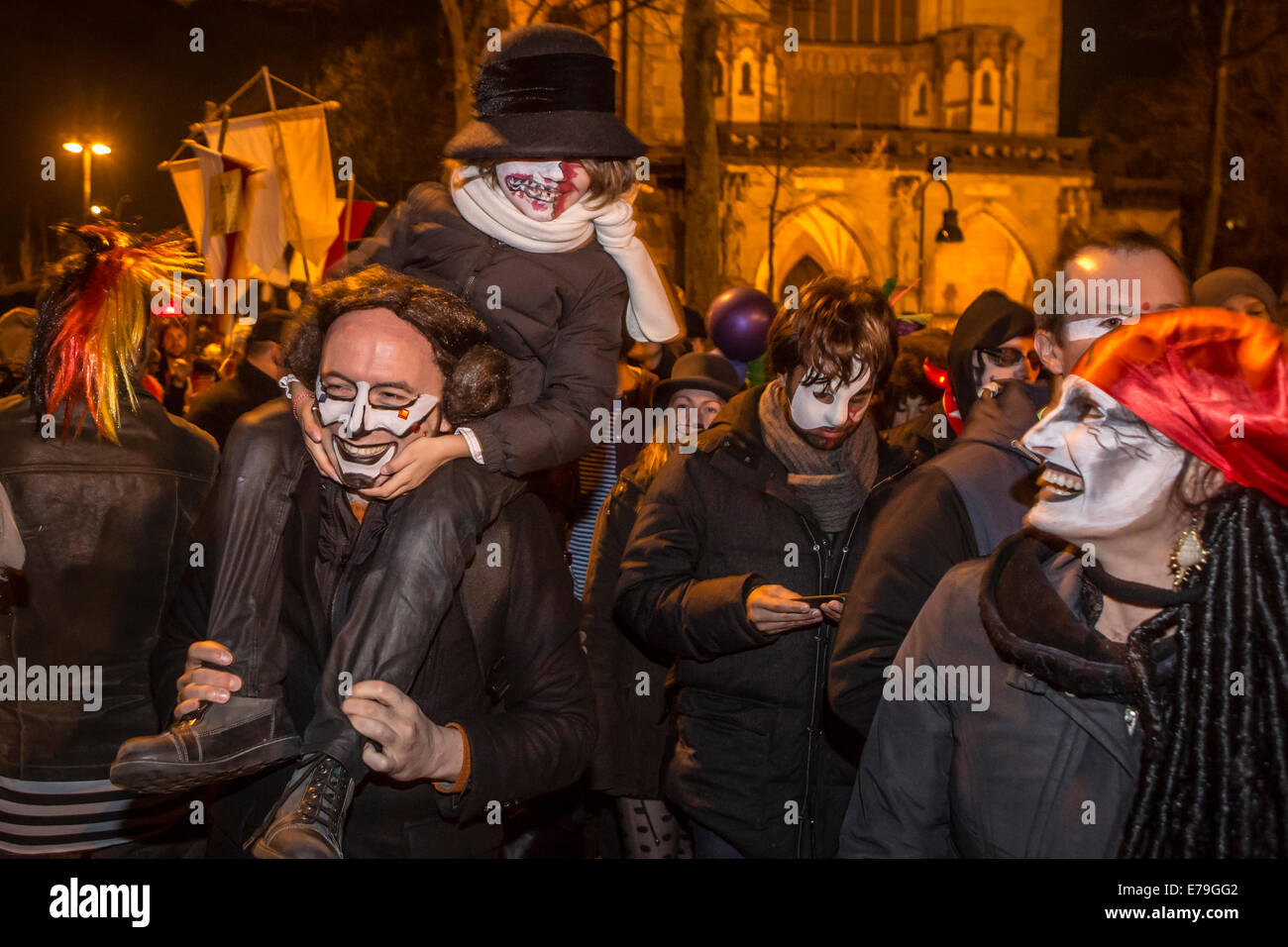 Geister-Prozession am Kölner Karneval im Agnesviertel Stockfoto