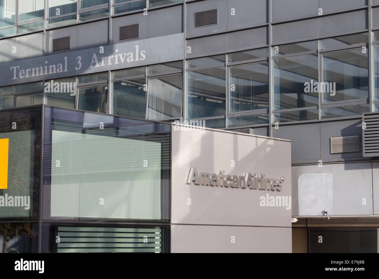 American Airlines Premium check-in am Terminal 3 (T3) am Flughafen London Heathrow Stockfoto