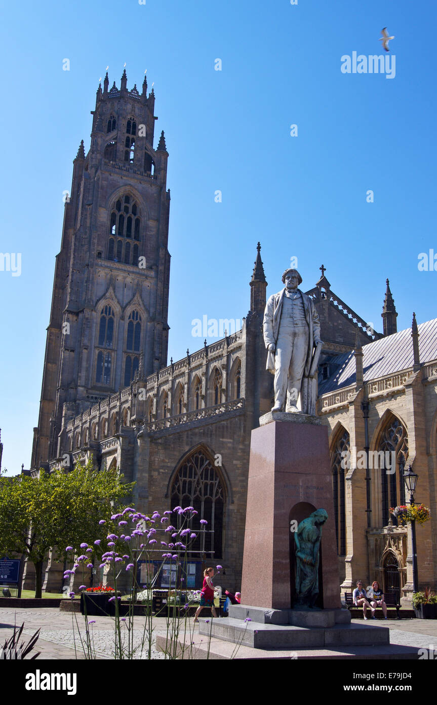 'Boston Stump', Kirche St. Botolph, Boston und Statue von Herbert Ingram Lincolnshire, England Stockfoto