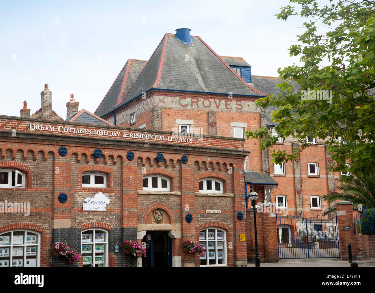 Rotem Backstein viktorianischen ehemalige Industriegebäude auf Brewers Quay, Weymouth, Dorset, England Stockfoto