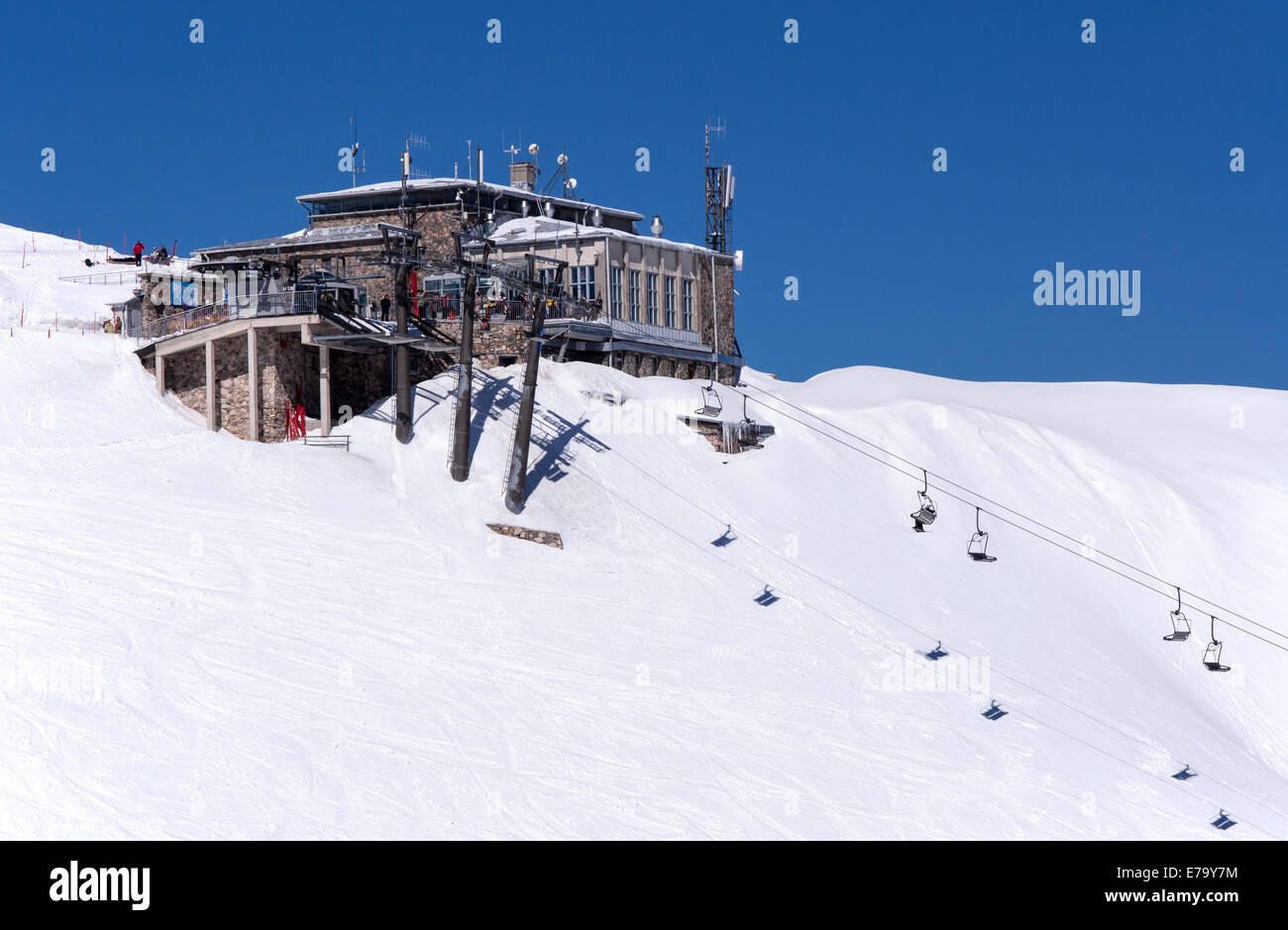 Bergstation der Seilbahn und Sessellift auf Kasprowy Wierch Skizentrum im Tatra-Gebirge in Polen Stockfoto