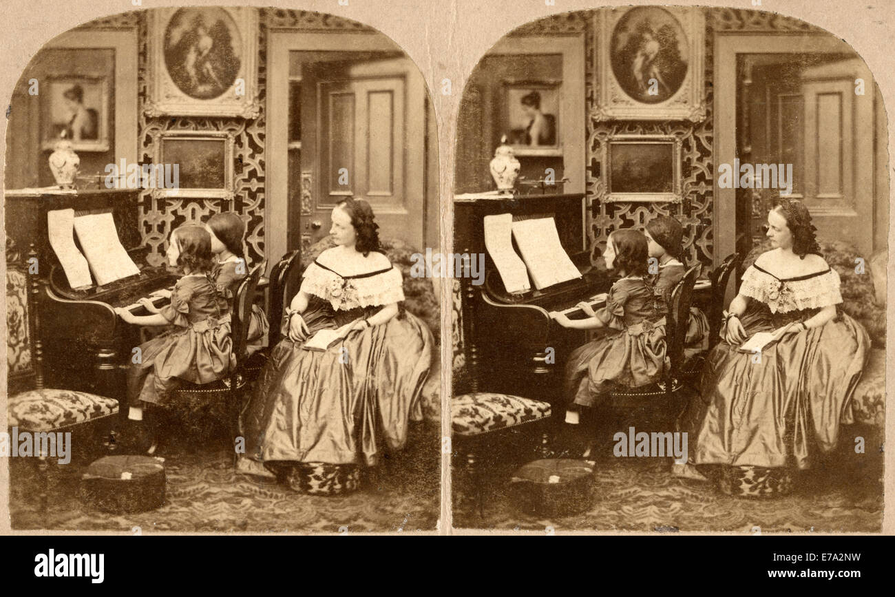 Sitzende Frau hinter zwei sitzende Mädchen spielen Klavier, Abendmusik, Stereo-Karte, um 1890 Stockfoto