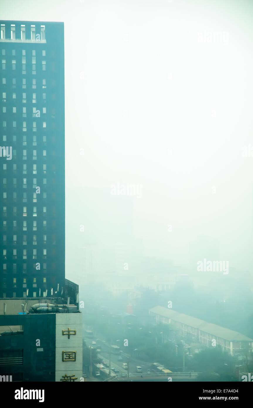 Gebäude in dem Smog in Peking China Stockfoto
