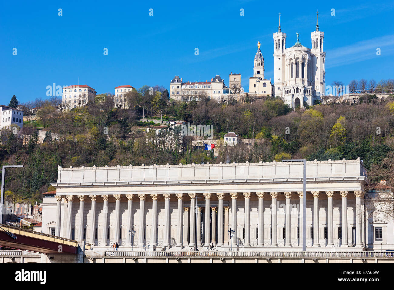 Blick auf Lyon mit Kathedrale und Gerichtsgebäude, Frankreich, Europa. Stockfoto