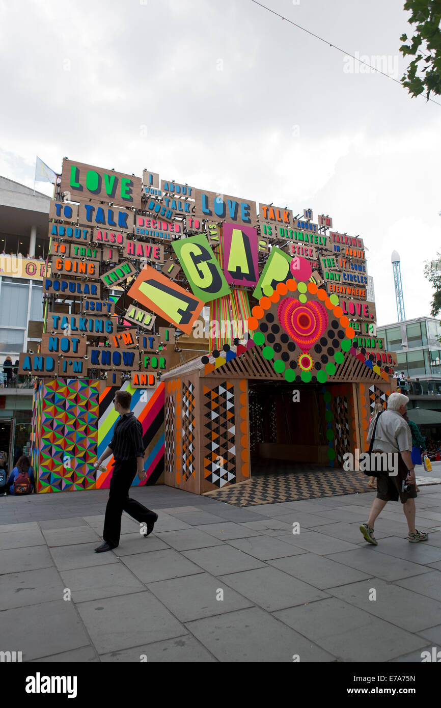 Tempel der Agape von Morag Myerscough & Luke Morgan Teil des Festival der Liebe im Southbank Centre, London, UK. Stockfoto