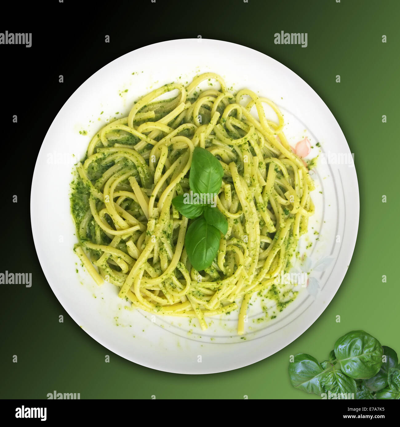 Lecker und immer leckeres italienisches Rezept: Linguine mit Pesto ...