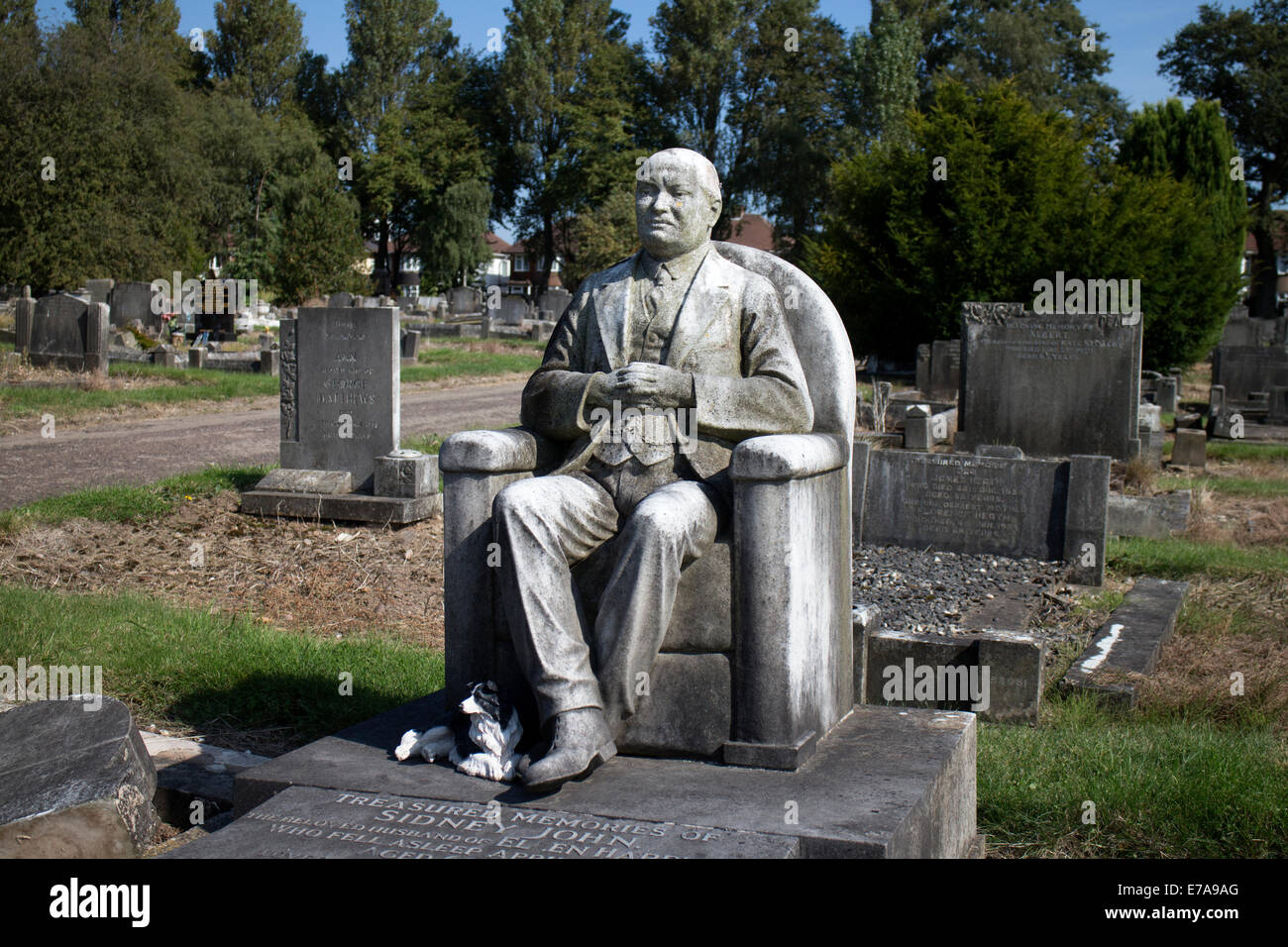 Eine ungewöhnliche Grabstein in Yardley Friedhof, Birmingham, West Midlands, England, UK Stockfoto