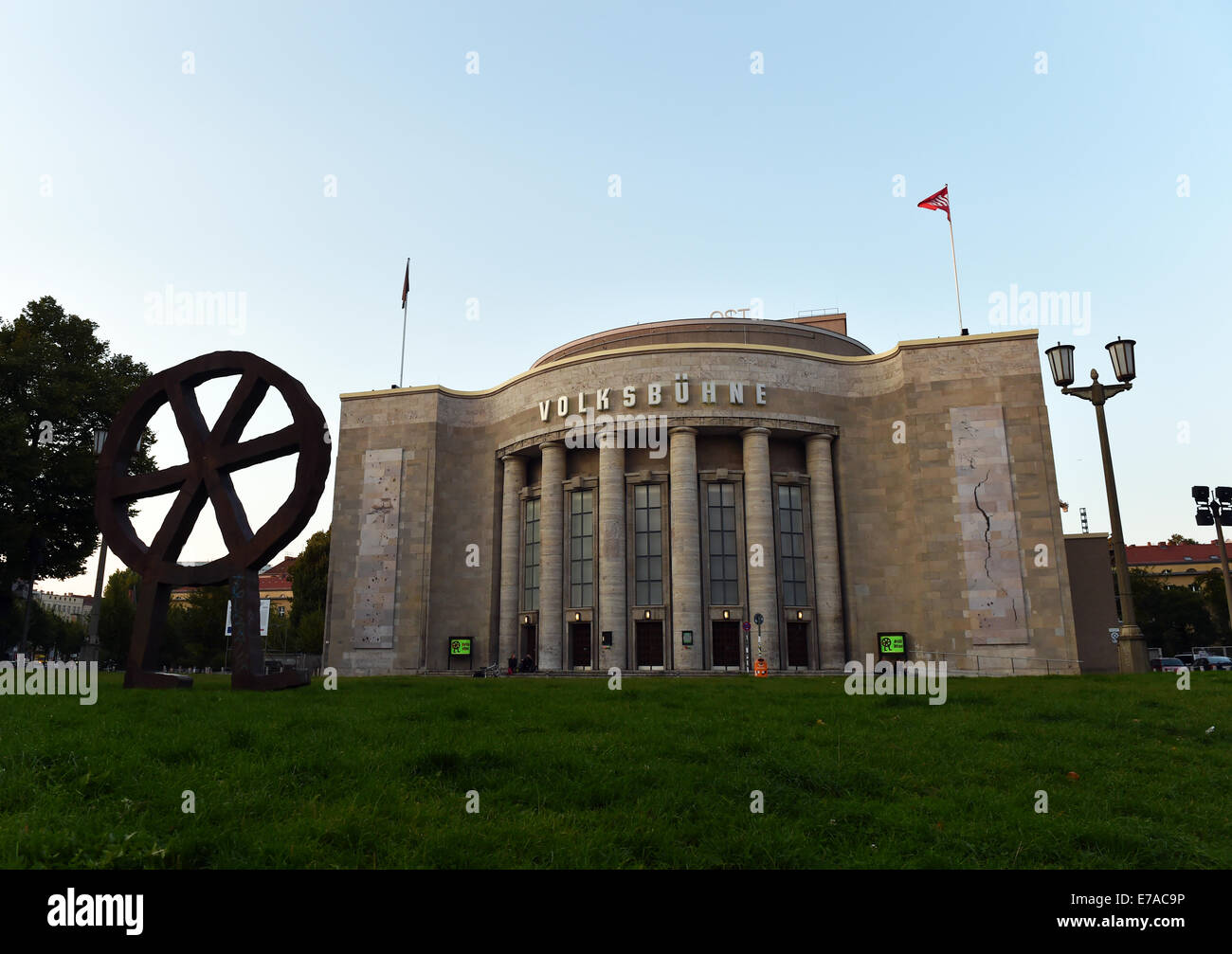 Berlin, Deutschland. 04. Sep, 2014. Die Volksbühne am Rosa-Luxemburg-Platz in Berlin, Deutschland, 4. September 2014. Foto: JENS KALAENE/Dpa/Alamy Live News Stockfoto