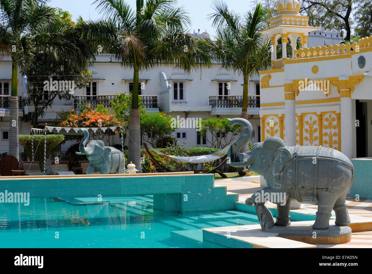 Der Pool im Udai Bilas Palace Heritage Hotel in Dungarpur, Rajasthan, Indien Stockfoto