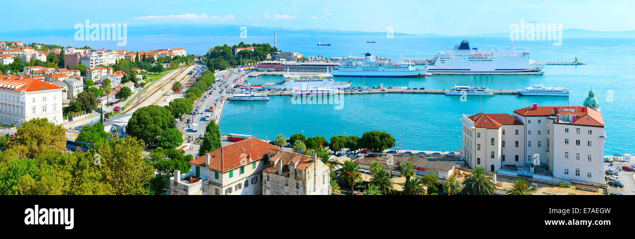 Panoramische Luftaufnahme eines Hafens in Split, Dalmatien, Kroatien Stockfoto
