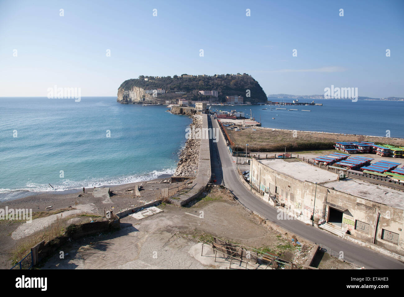 Neapel, Coroglio und Insel Nisida Stockfoto