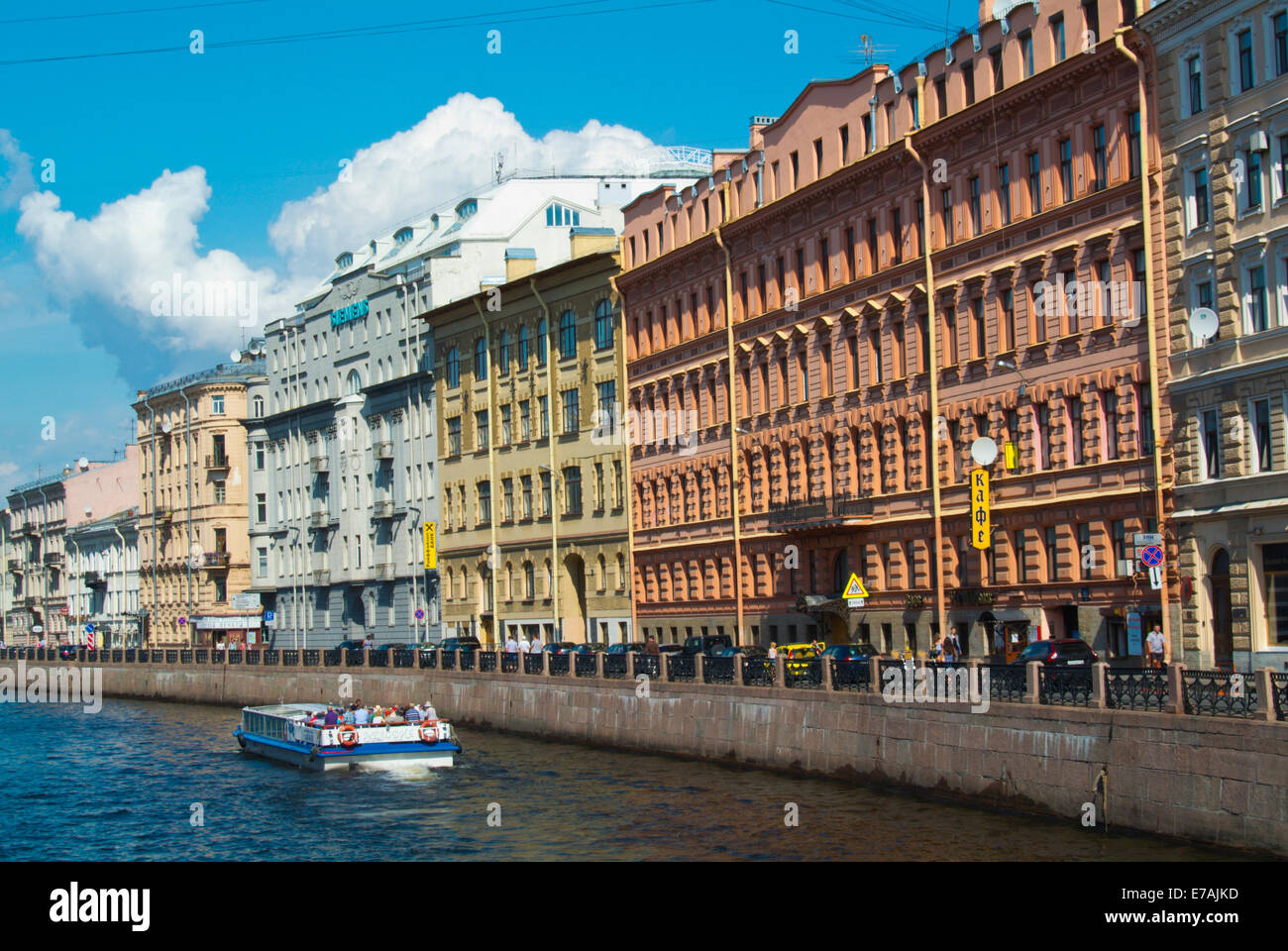 Sightseeing Tour Kreuzfahrt Boote, Moyka River, Sankt Petersburg, Russland, Europa Stockfoto