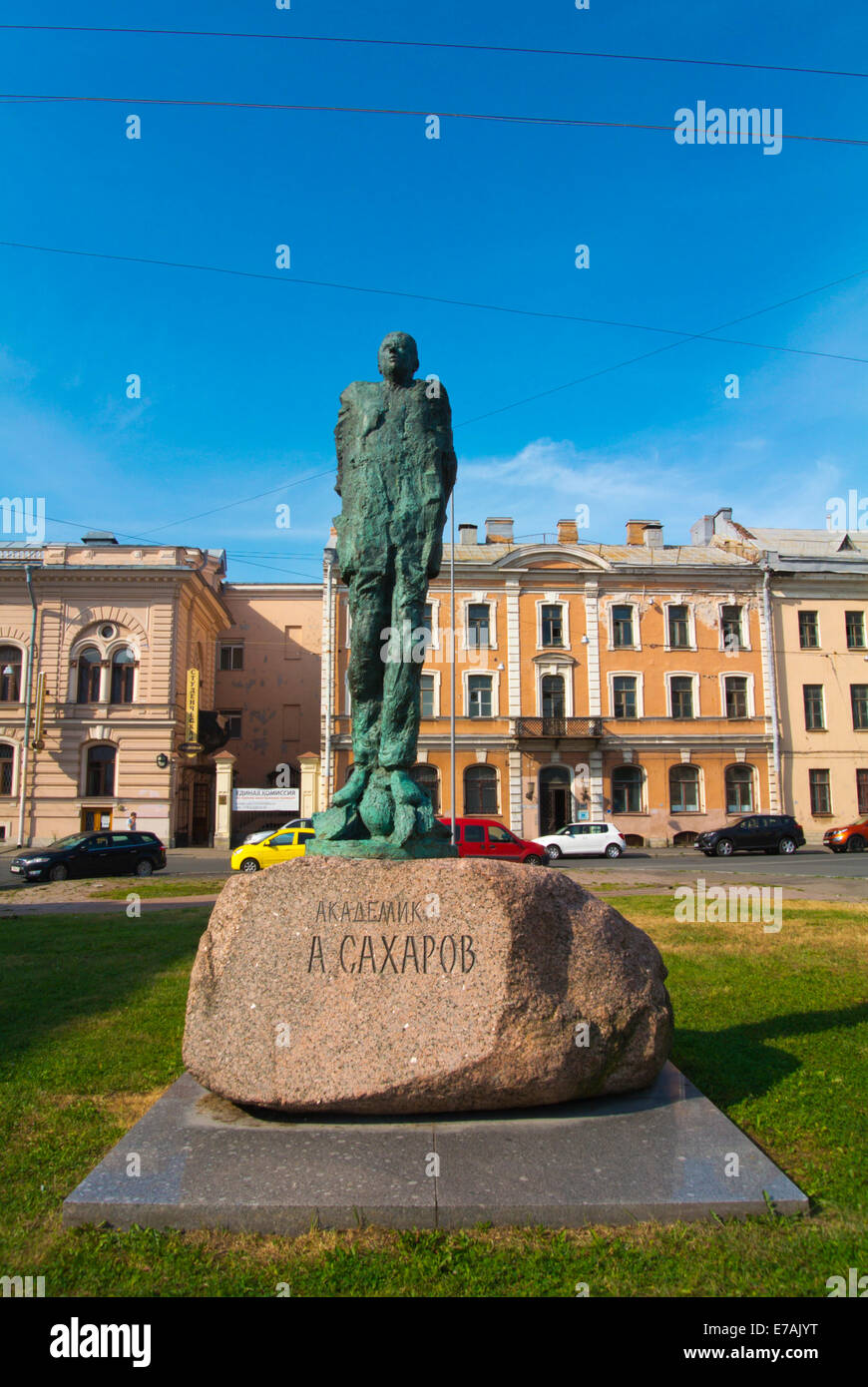 Statue der Sowjet-Ära Dissidenten Andrei Sakharov, Wassiljewski-Insel, Sankt Petersburg, Russland, Europa Stockfoto