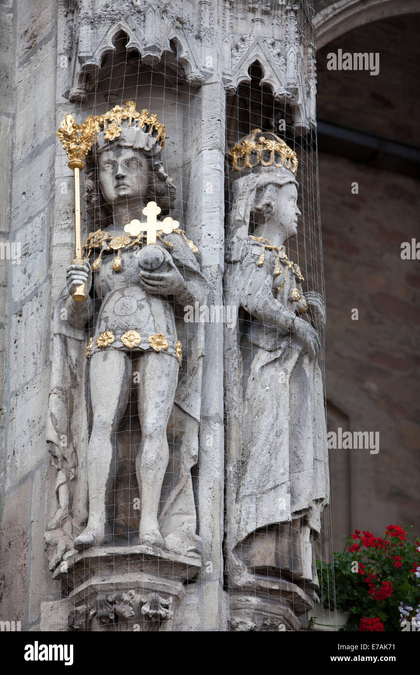 Kaiser Otto II. und Theophanu, Figuren des historischen Rathauses, Altstadt Marktplatz, Brunswick, Niedersachsen, Deutschland Stockfoto