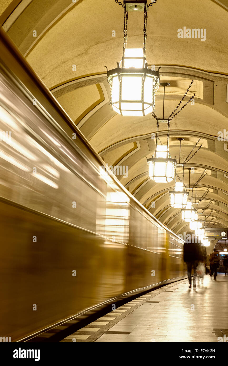 Reich verzierte alte Architektur am Heidelberger Platz Bahnhof am Berliner u-Bahn-System in Deutschland Stockfoto