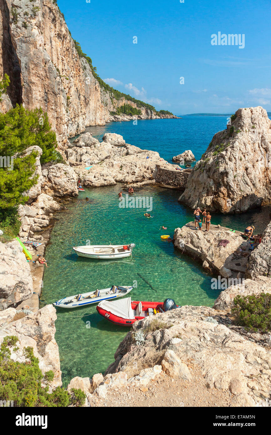 Kleine Bucht am Klettern Base in der Nähe von Sveta Nedilja, Insel Hvar, Kroatien Stockfoto