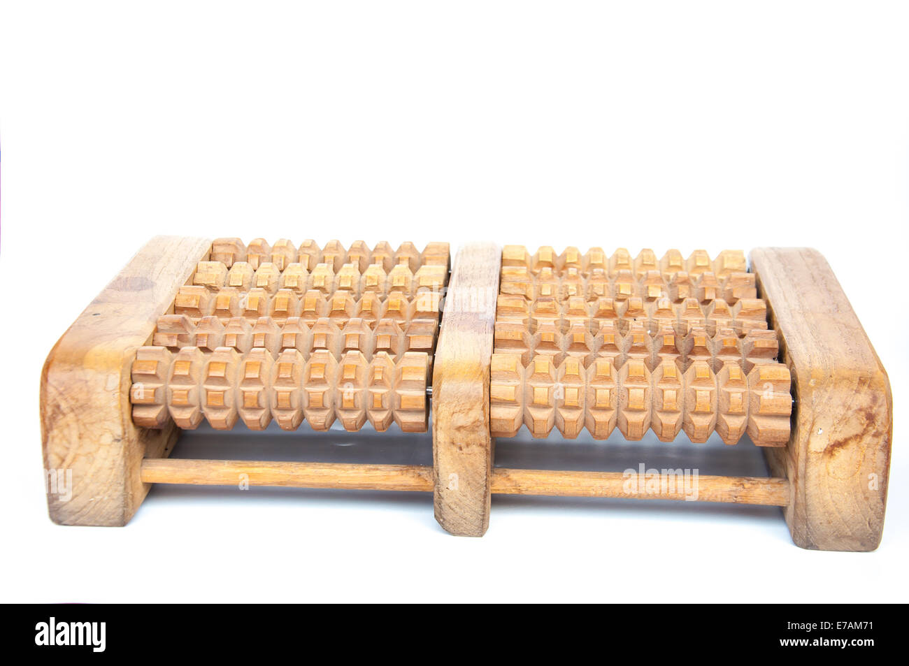 Fuß-Massagegerät aus Holz auf weißem Hintergrund Stockfoto