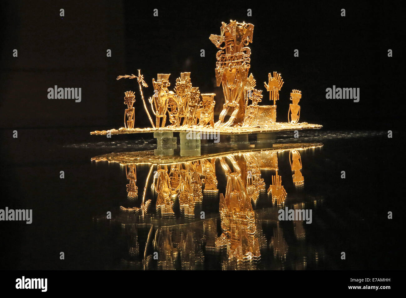 El Dorado, das Angebot Floß oder La Balsa de la ofrenda, präkolumbianische Goldsammlung, Goldmuseum, Museo del Oro, Bogota, Kolumbien, Amerika. Präkolumbianische Goldarbeiten im Museo del Oro, Goldmuseum, Bogota, Kolumbien Stockfoto