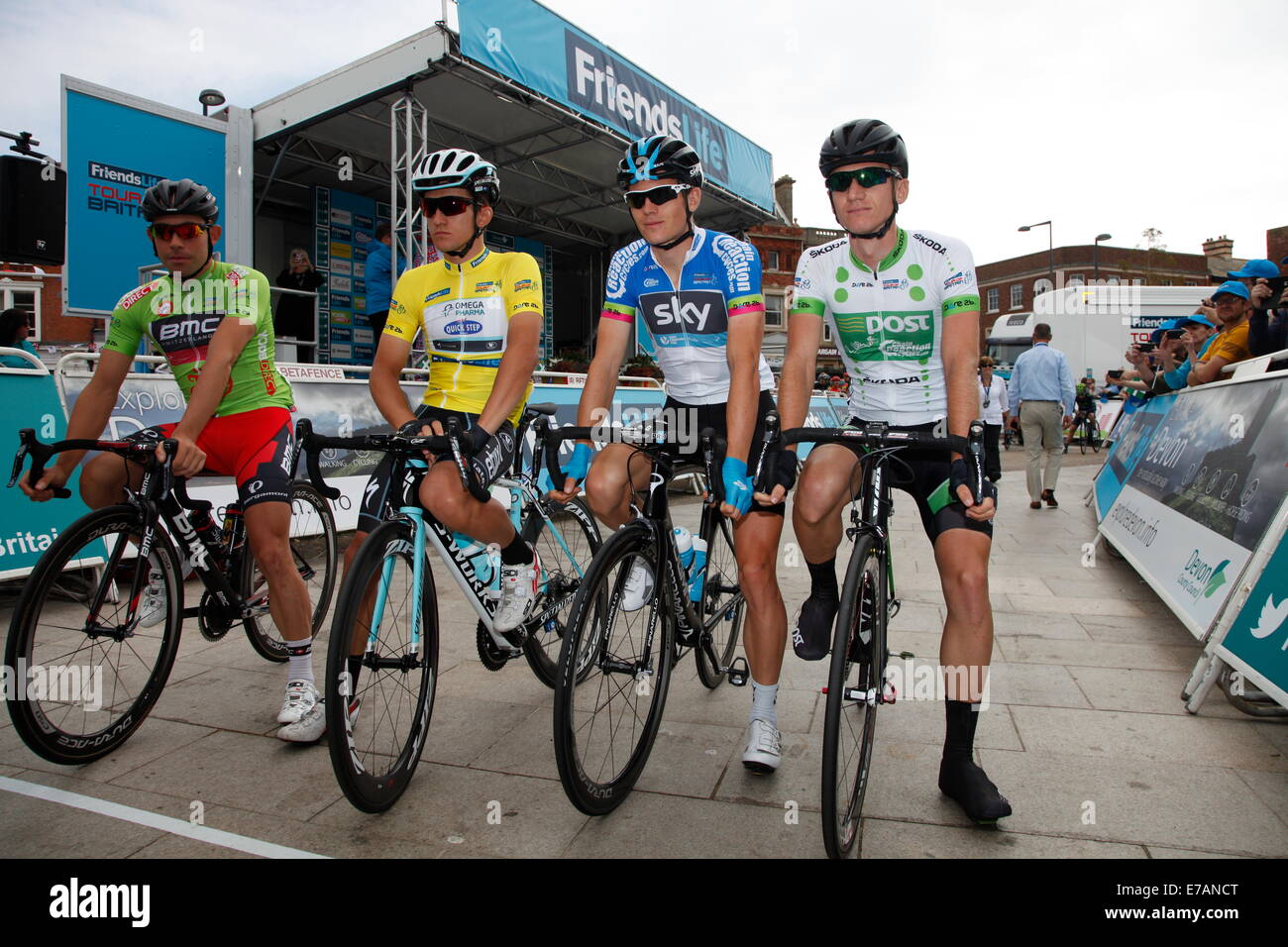 Exmouth, Devon, UK. 11. September, 2014. Der Wettbewerb Trikot Träger am Anfang bei Exmouth Exeter Etappe der Tour of Britain in gelbe Führer insgesamt Michal KWIATKOWSKI Credit: Anthony Collins/Alamy Live News Stockfoto