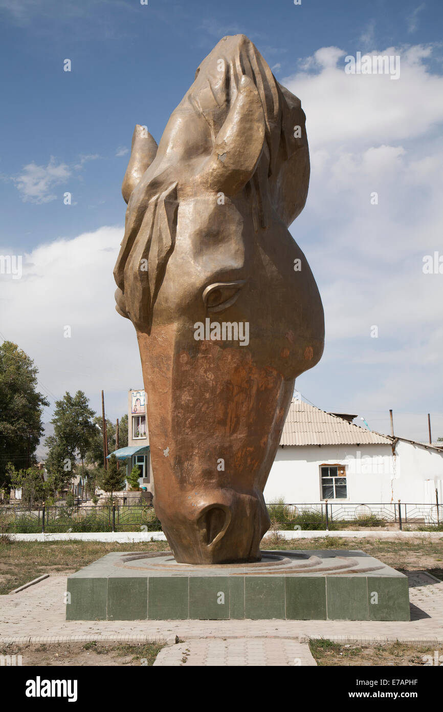 Statue von Pferde Kopf, bei Bashy. Kirgistan. Stockfoto