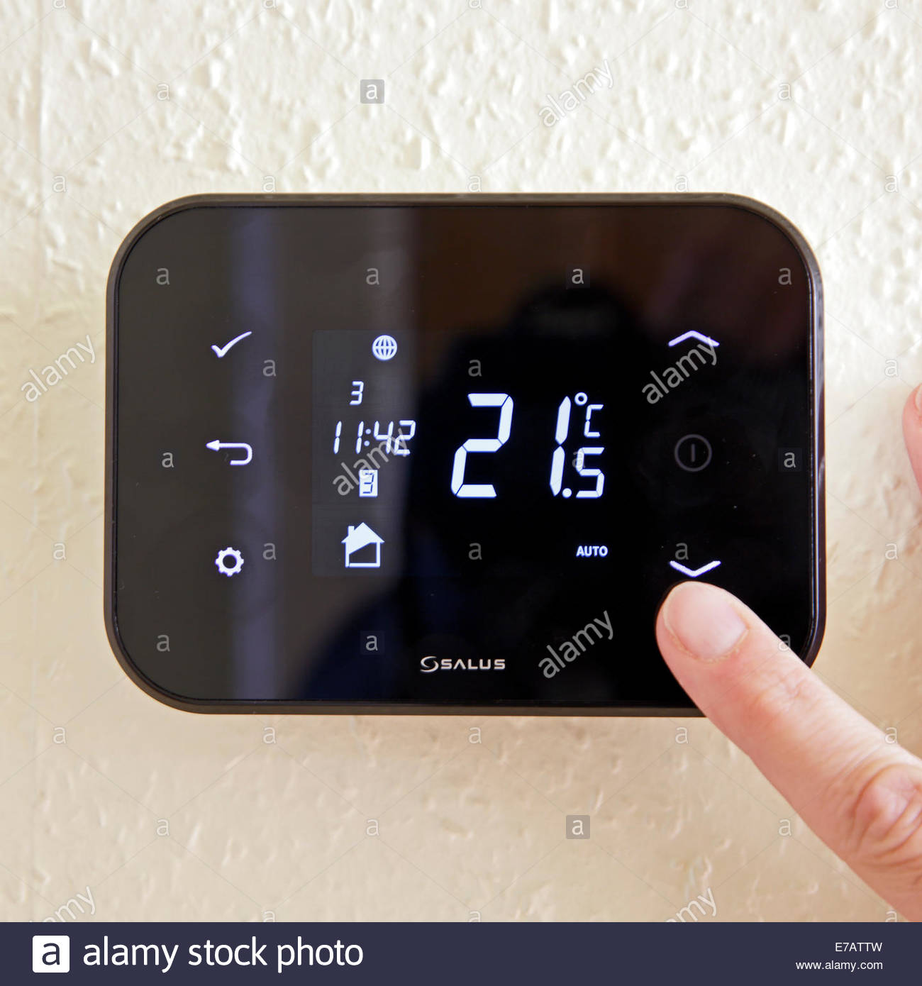 Drahtlose programmierbare Internet aktiviert Raumthermostat für Gas-Zentralheizung Stockfoto