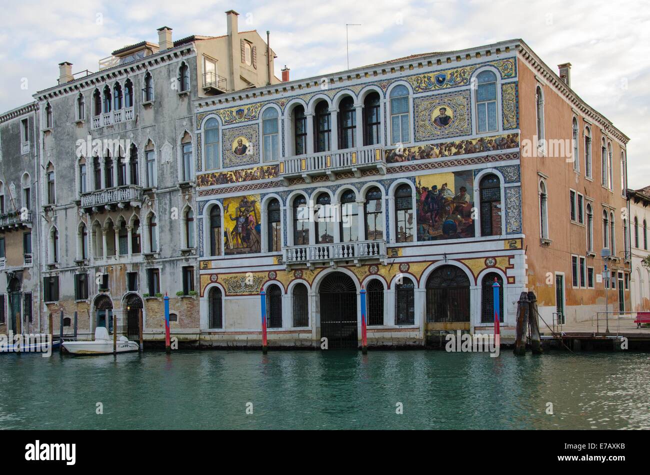 Italien, Venedig, Canal Grande, Villa Barbarigo, Gebäude des 16. Jahrhunderts bedeckt im Jahre 1868 mit Mosaik-Wandbilder von Antonio Salviati. Stockfoto