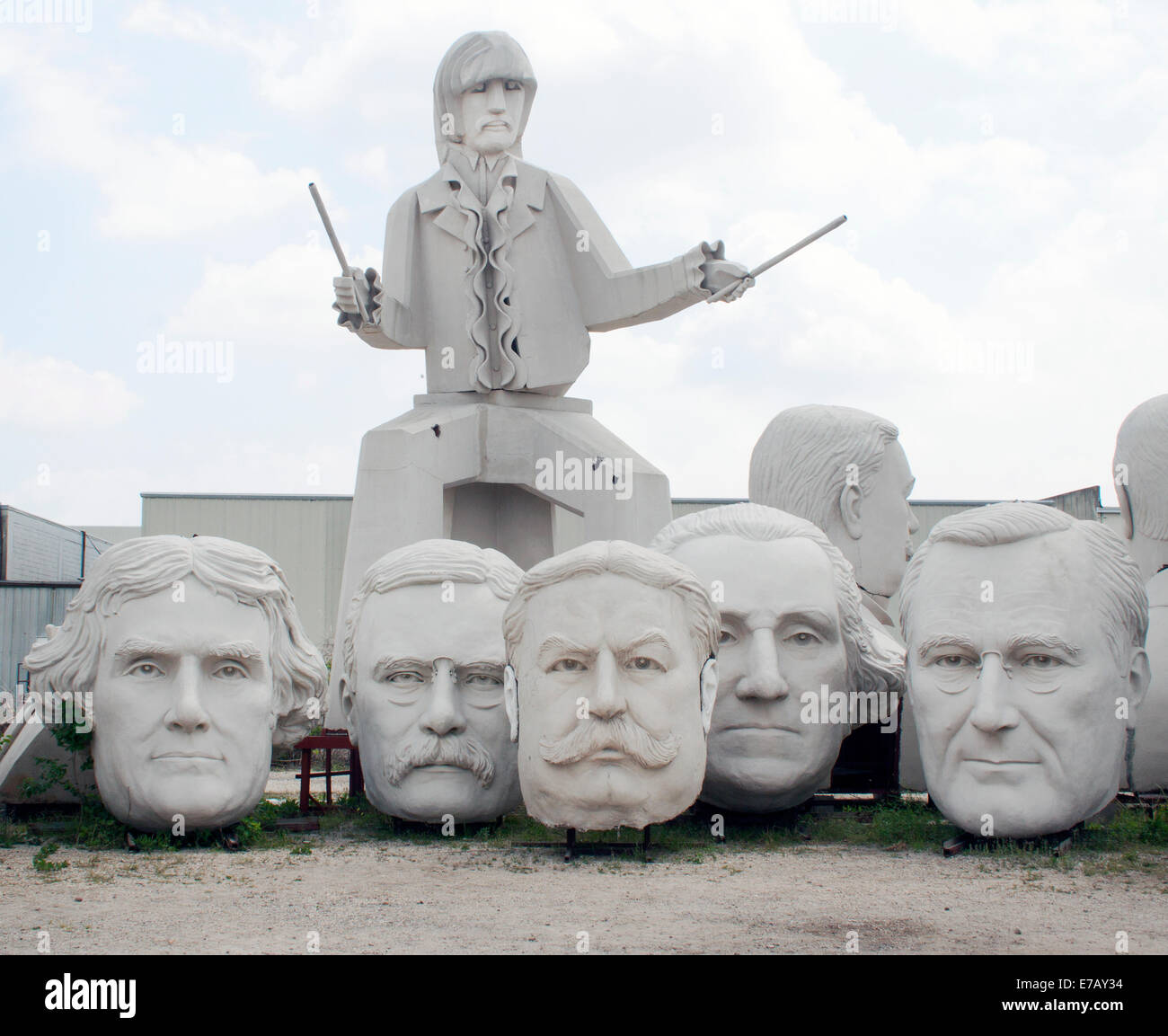 Riesige Skulptur der Beatles und Präsidenten Köpfe in Houston, Texas Stockfoto