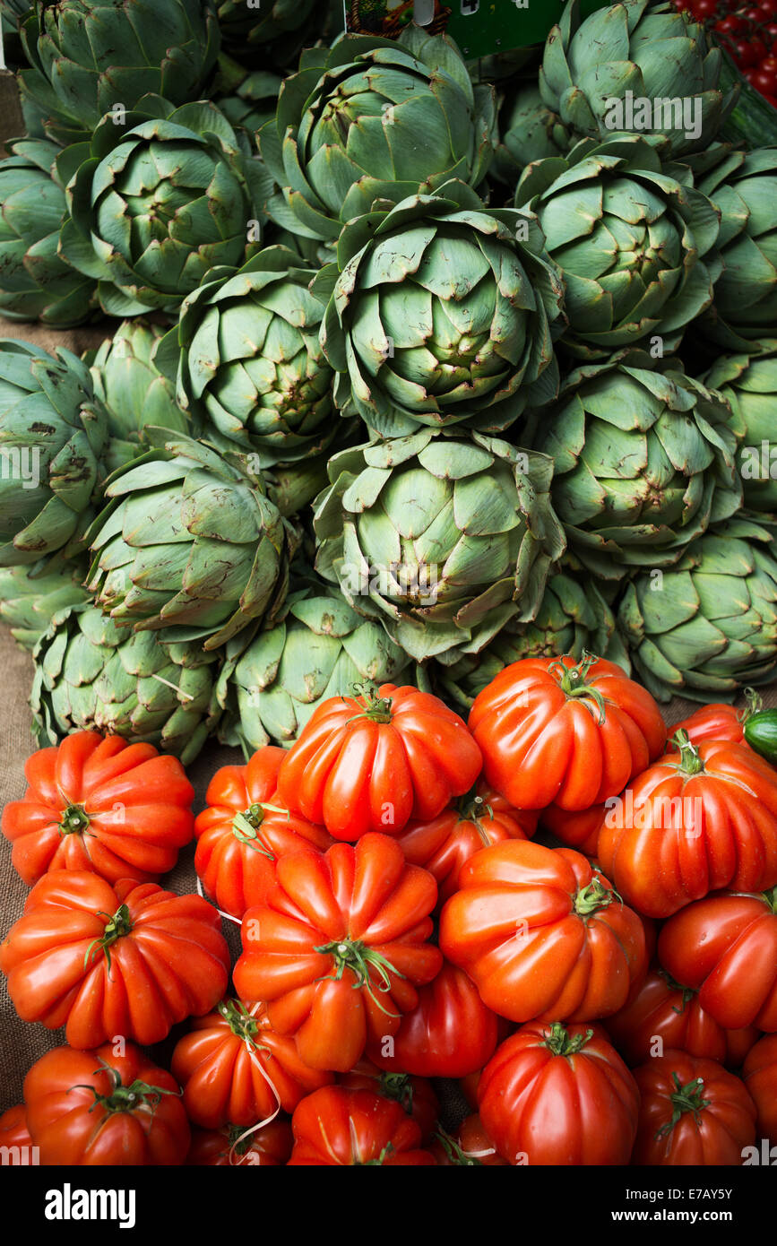 Gemüse und Obst an einem Samstagsmarkt in Beaune, Dordogne, Frankreich Stockfoto