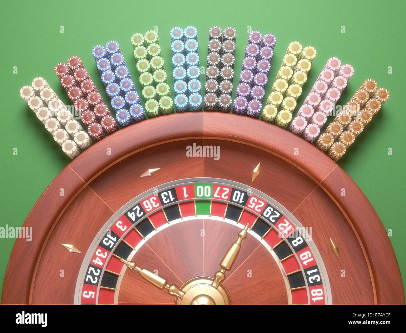 Farbige Casino-Chips um das Roulette angeordnet. Stockfoto