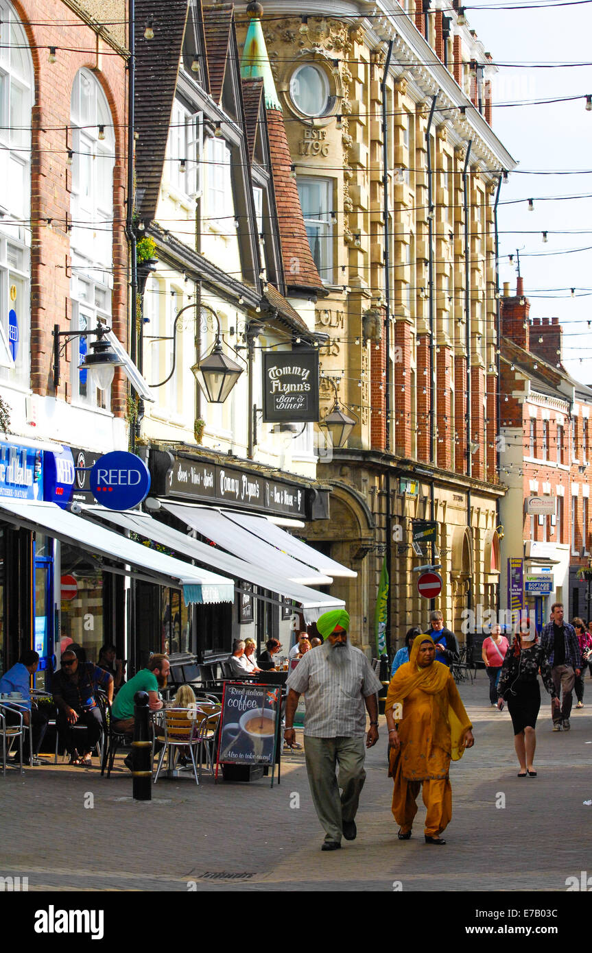 Hindu paar in Northampton Stadtzentrum Stockfoto