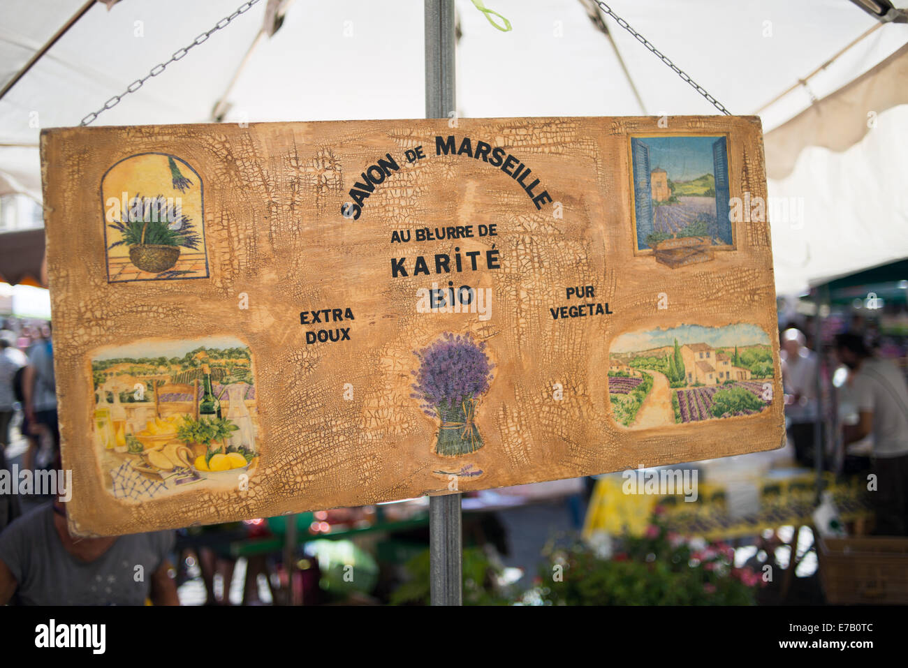 Savon de Marseille - lokal hergestellte Seife auf dem Display an einem Samstag Markt, Beaune, Bourgogne, Frankreich Stockfoto